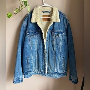 Men’s XL Vintage Levi Denim Jacket with Sherpa